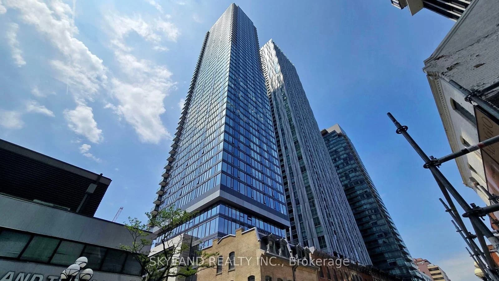 Photo of Cumberland Street in Toronto · Annex