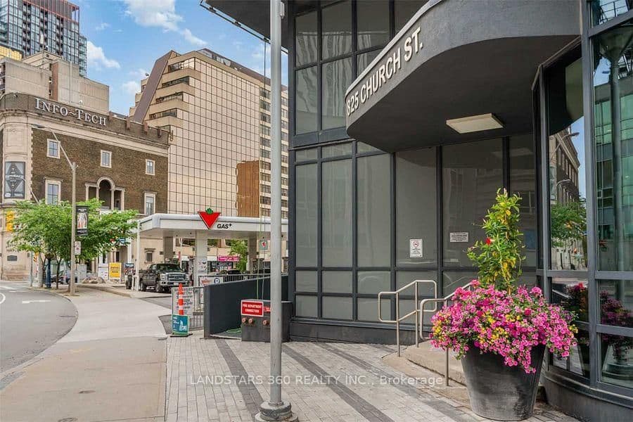 Church Street in Toronto · Rosedale-Moore Park — photo 2