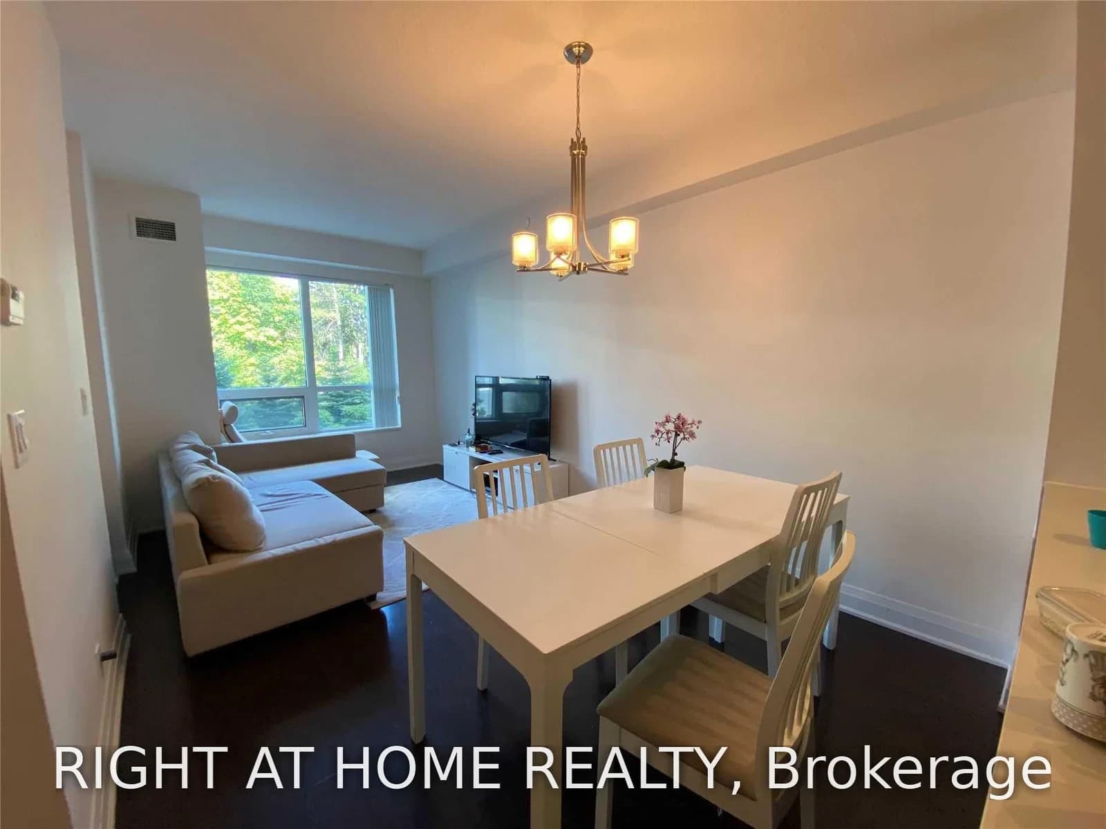 Clairtrell Road in Toronto · Willowdale East — photo 2