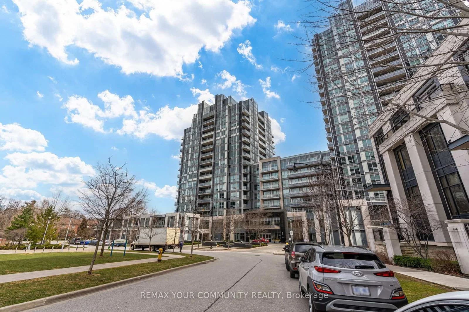 Harrison Garden Boulevard in Toronto · Willowdale East — photo 2