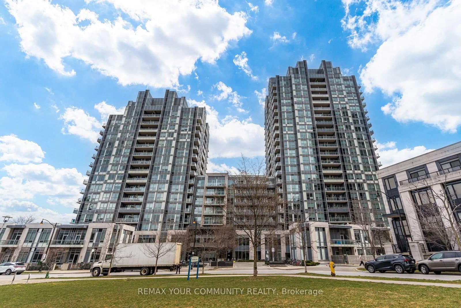 Harrison Garden Boulevard in Toronto · Willowdale East — photo 3