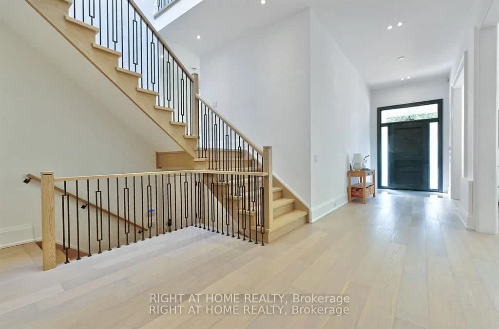 Hurlingham Crescent in Toronto · Banbury-Don Mills — photo 2