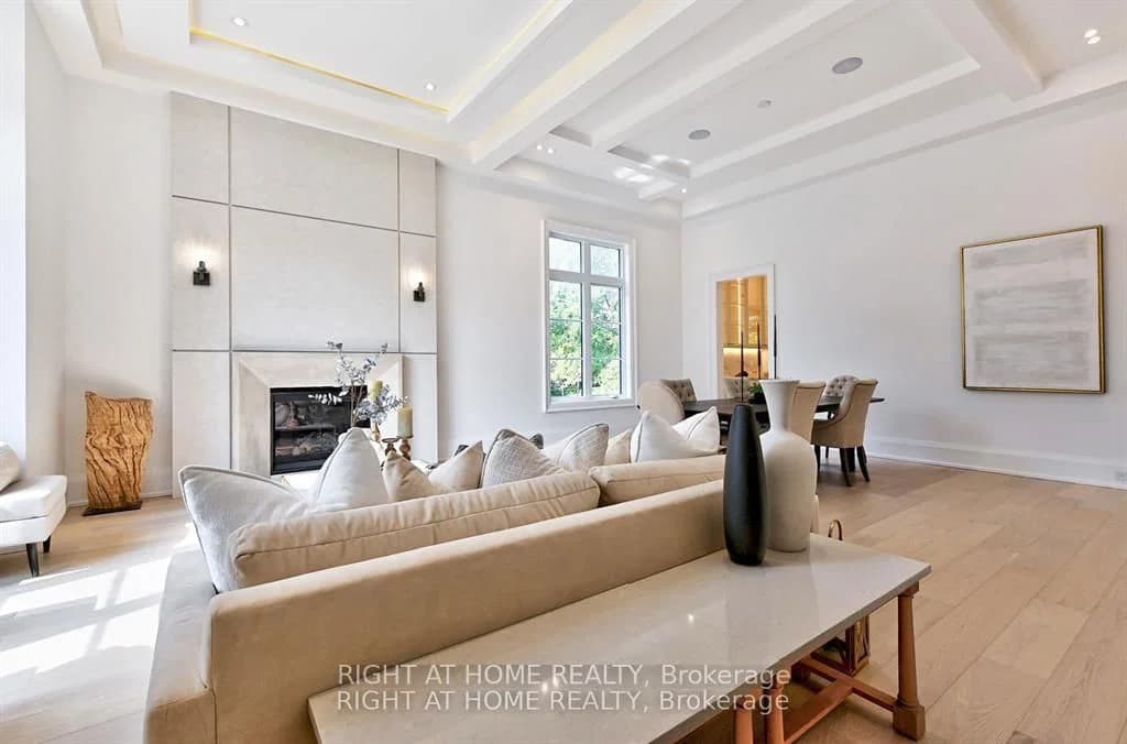 Hurlingham Crescent in Toronto · Banbury-Don Mills — photo 3
