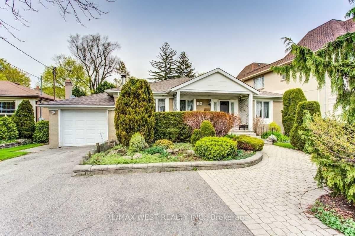 Photo of Newton Drive in Toronto · Newtonbrook East