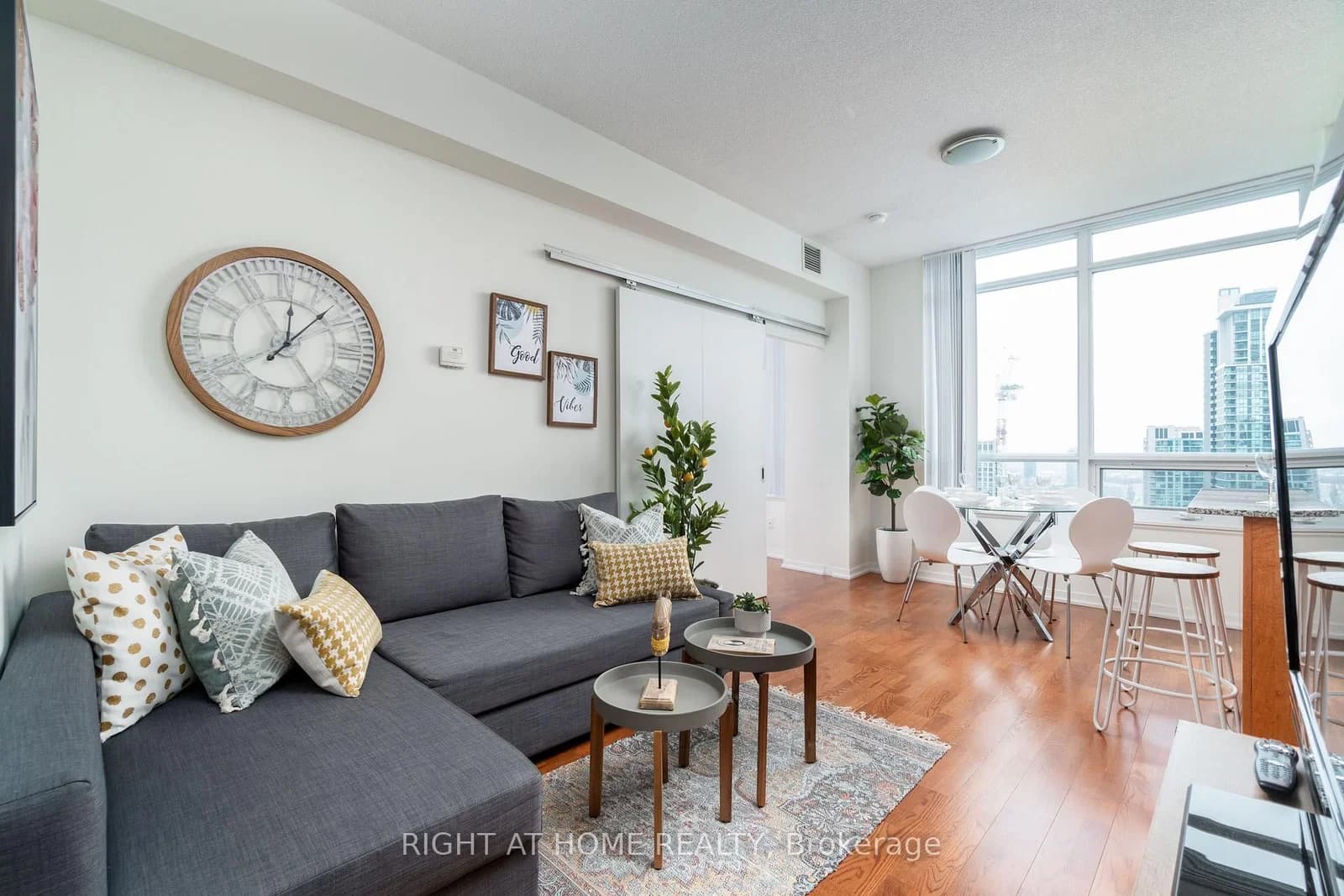 Photo of Bremner Boulevard in Toronto · Waterfront Communities C1