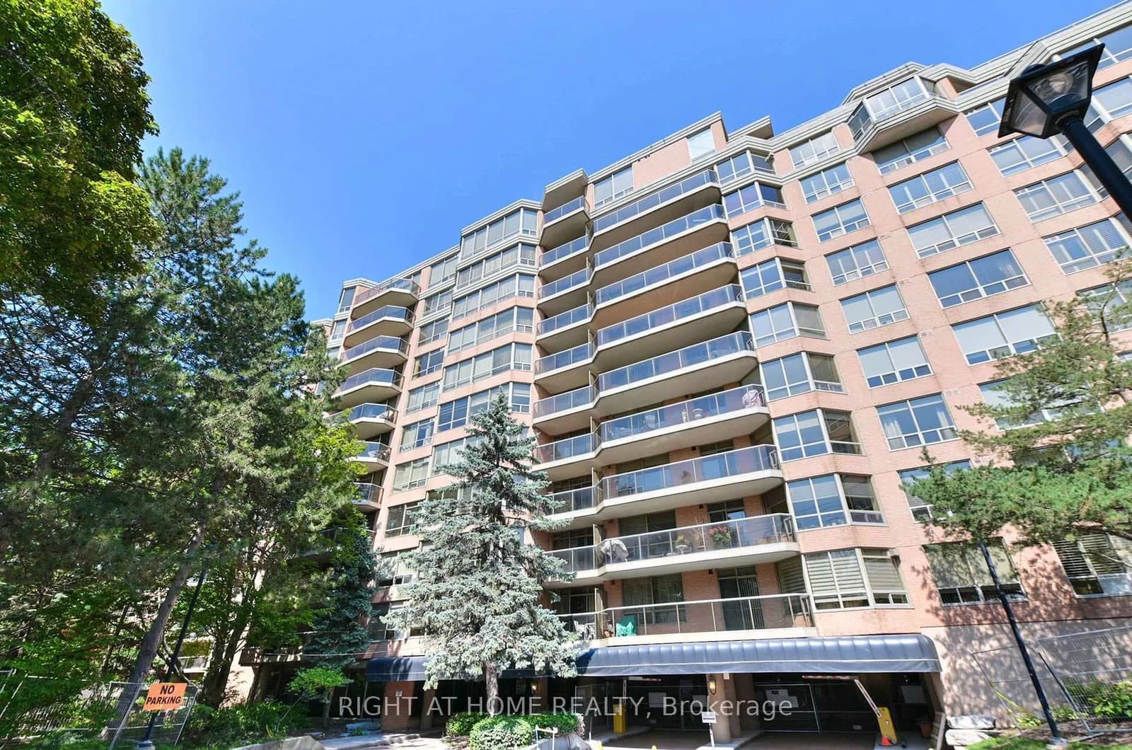 Bayview Avenue in Toronto · Bayview Woods-Steeles — photo 2