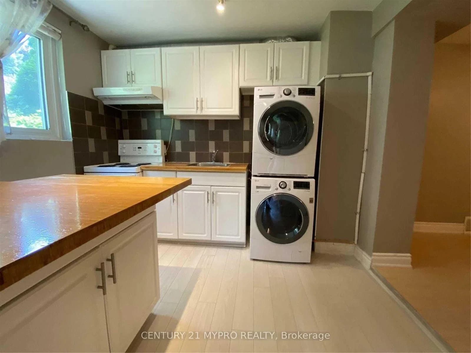 North Hills Terrace in Toronto · Banbury-Don Mills — photo 2