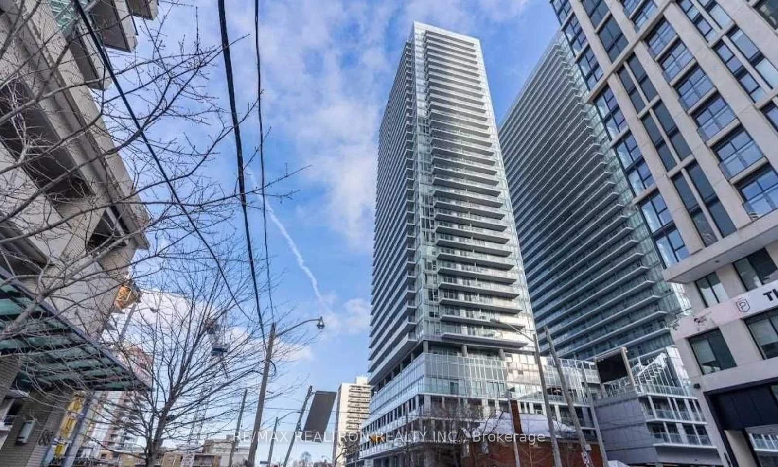 Photo of Broadway Avenue in Toronto · Mount Pleasant West