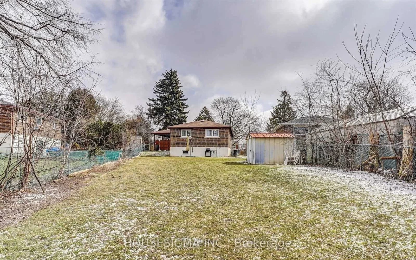 Axsmith Crescent in Toronto · Don Valley Village — photo 2