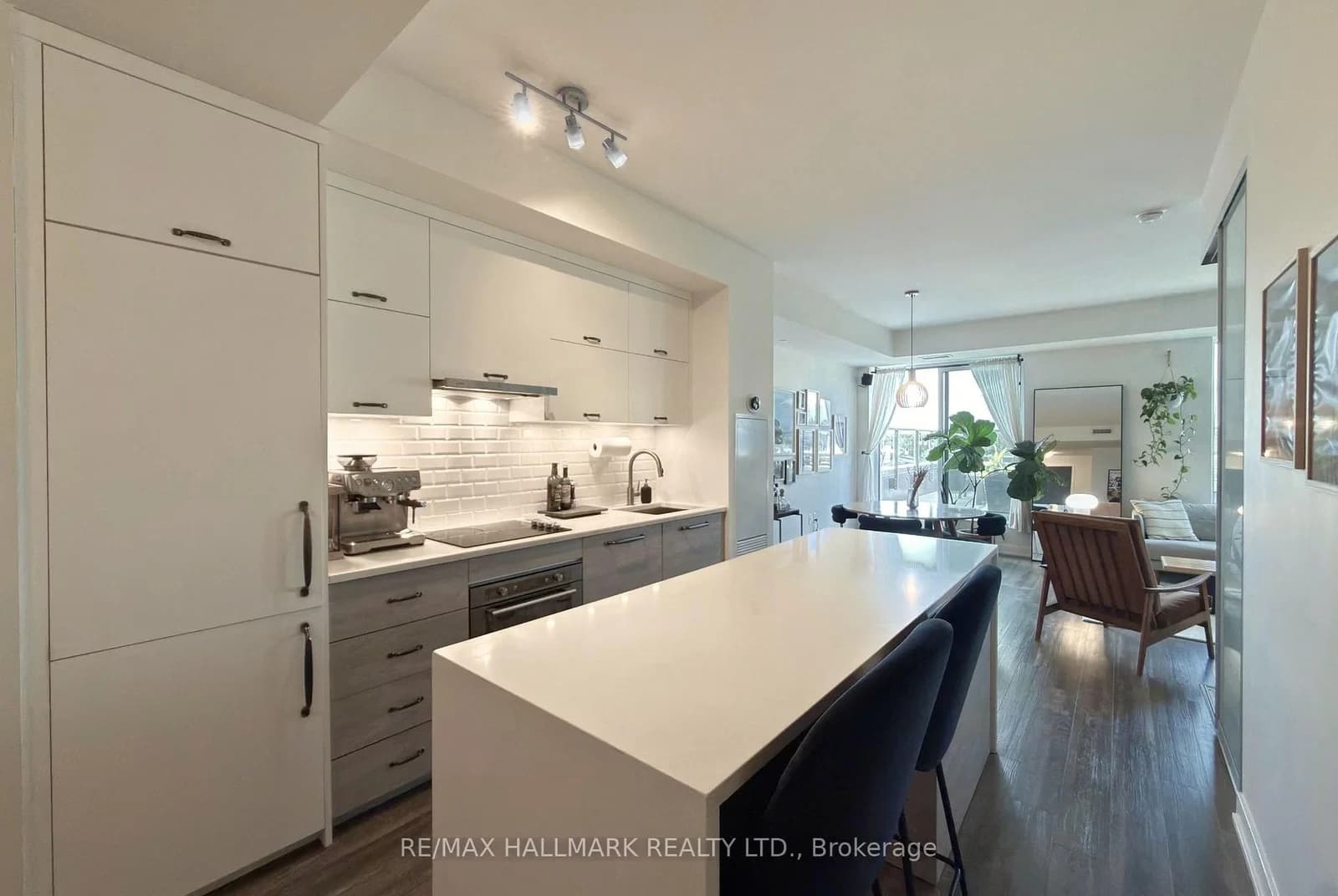 Photo of Dovercourt Road in Toronto · Little Portugal