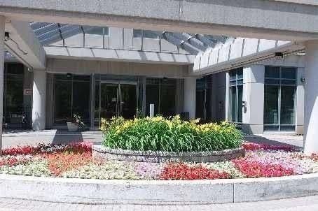 Hillcrest Avenue in Toronto · Willowdale East — photo 2