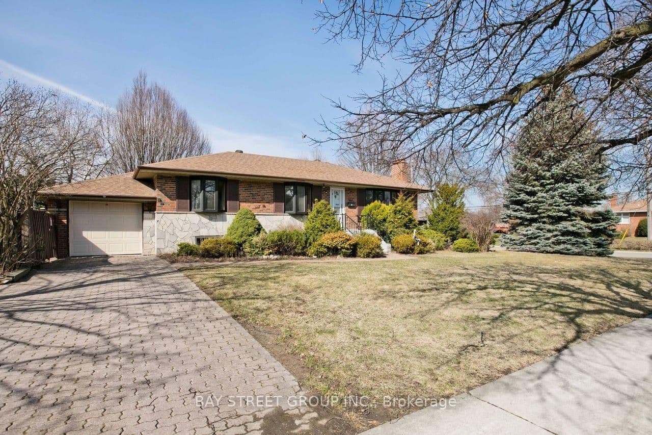Elvaston Drive in Toronto · Victoria Village — photo 3