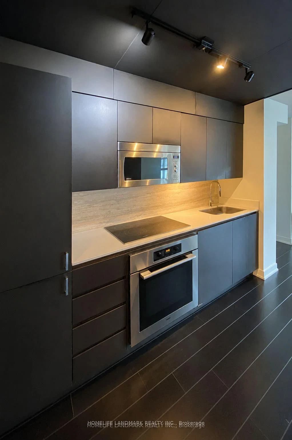 Capreol Court in Toronto · Waterfront Communities C1 — photo 2