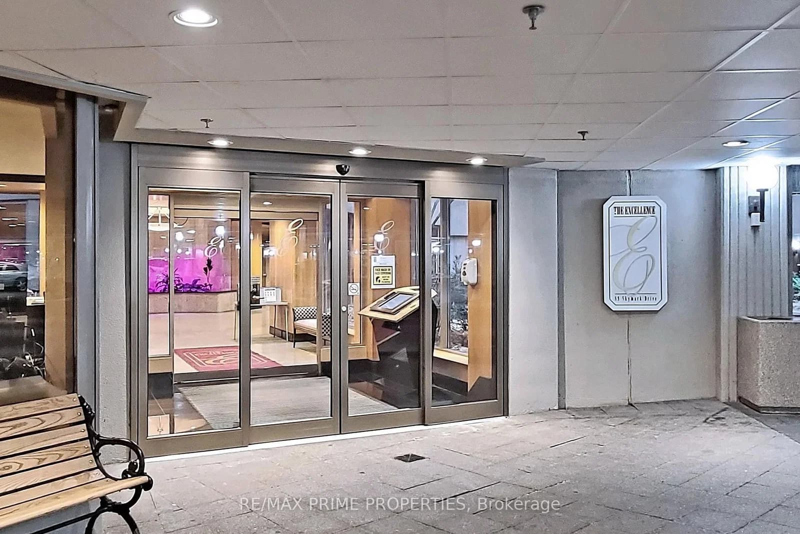 Skymark Drive in Toronto · Hillcrest Village — photo 2