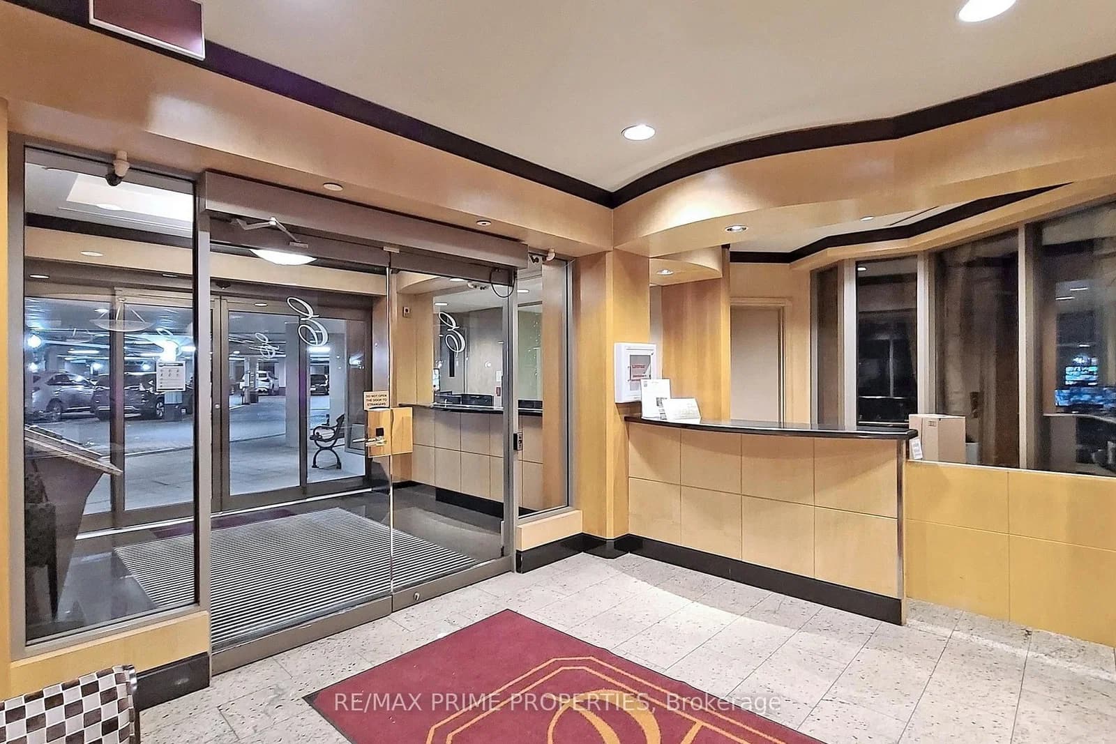 Skymark Drive in Toronto · Hillcrest Village — photo 3