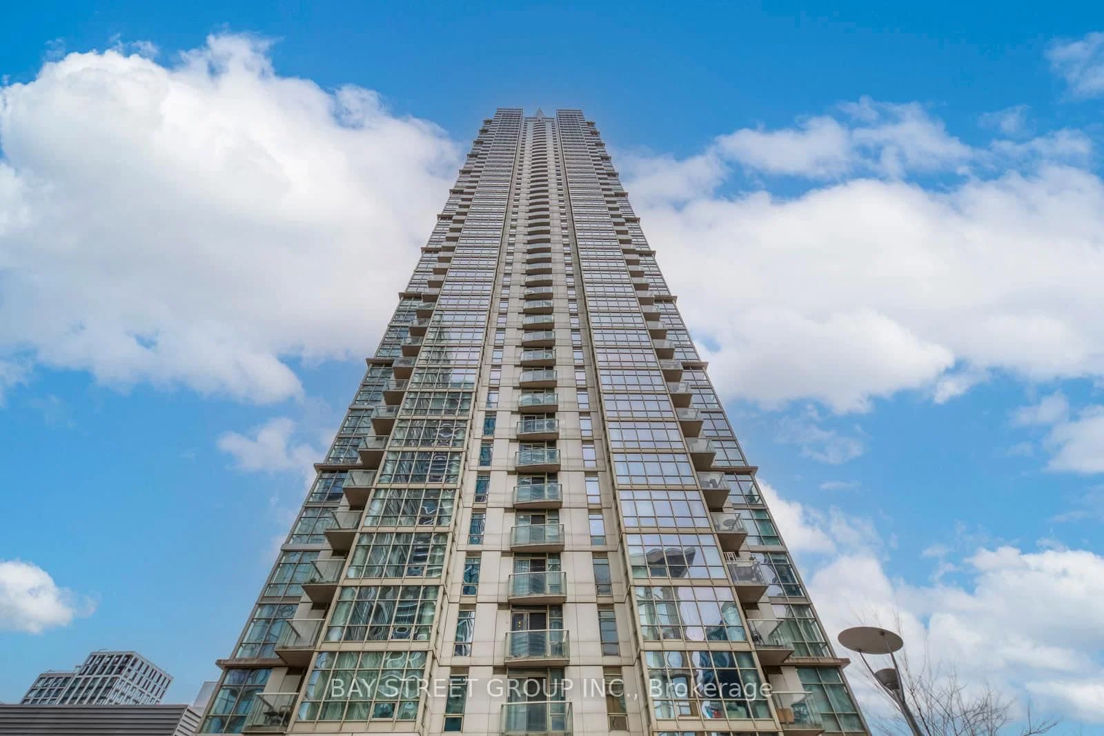 Mariner Terrace in Toronto · Waterfront Communities C1 — photo 2