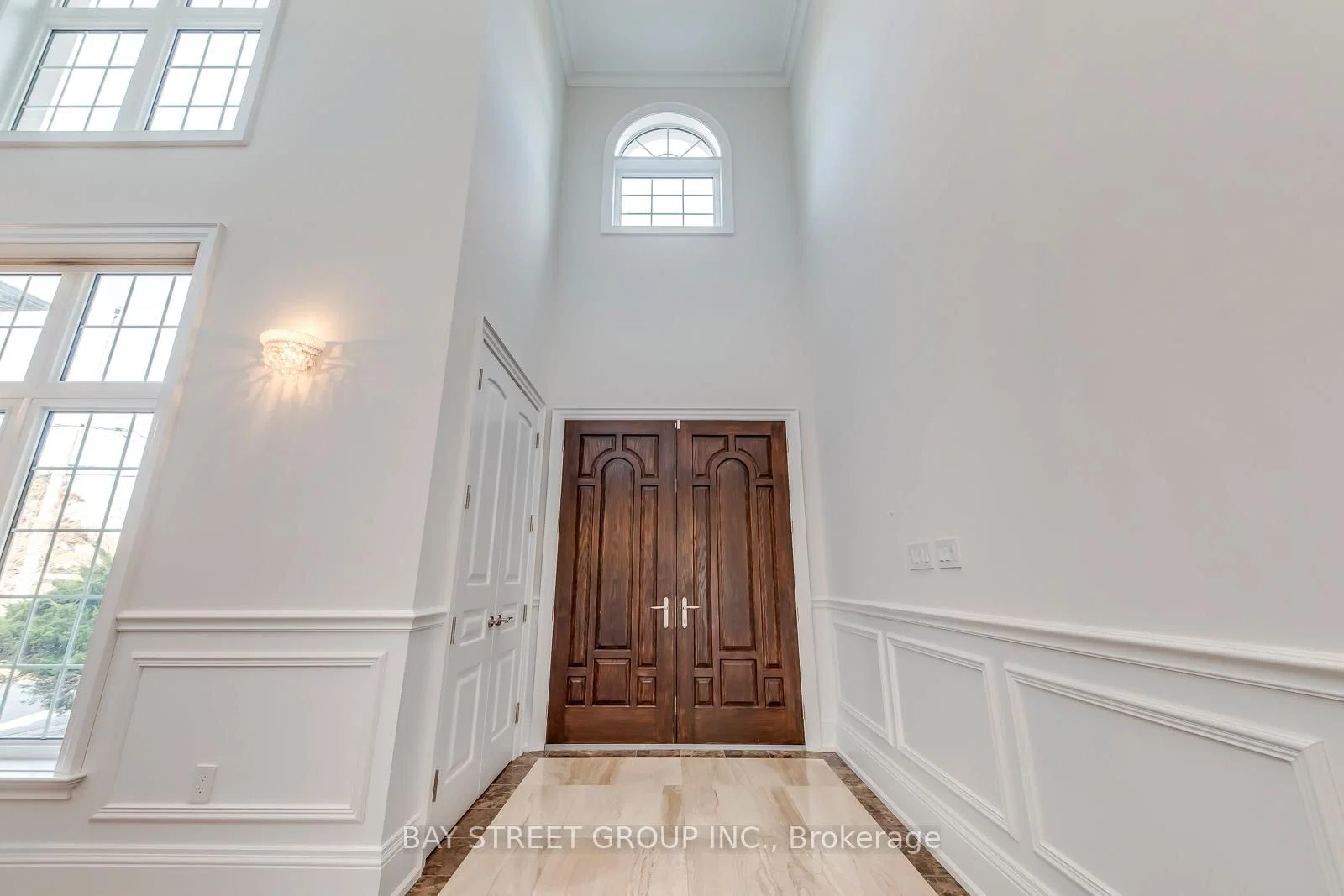 Foxwarren Drive in Toronto · Bayview Village — photo 2