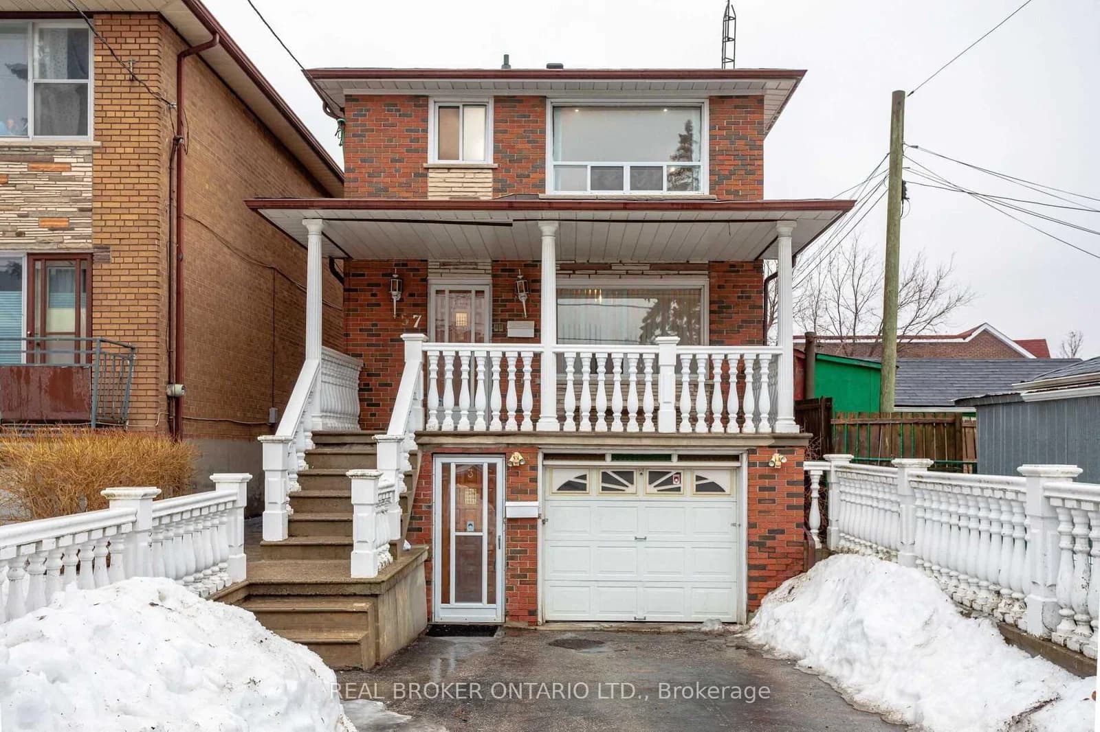 Photo of Lanark Avenue in Toronto · Oakwood Village