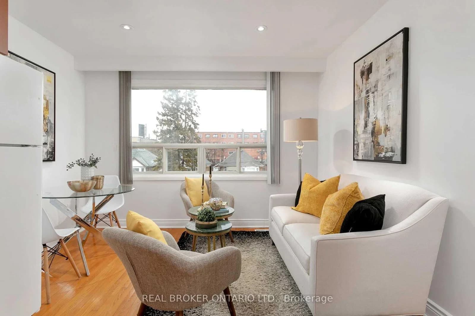Lanark Avenue in Toronto · Oakwood Village — photo 3