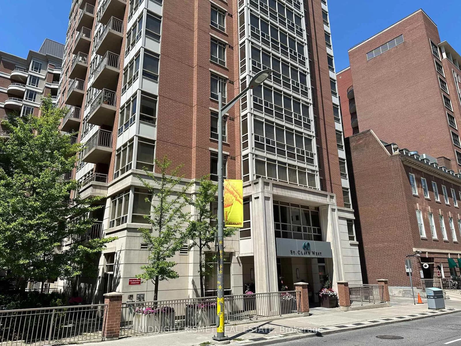 Photo of St Clair Avenue in Toronto · Yonge-St. Clair