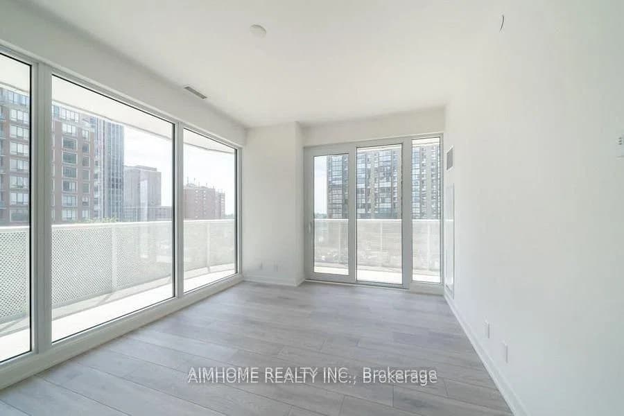 Holmes Avenue in Toronto · Willowdale East — photo 3