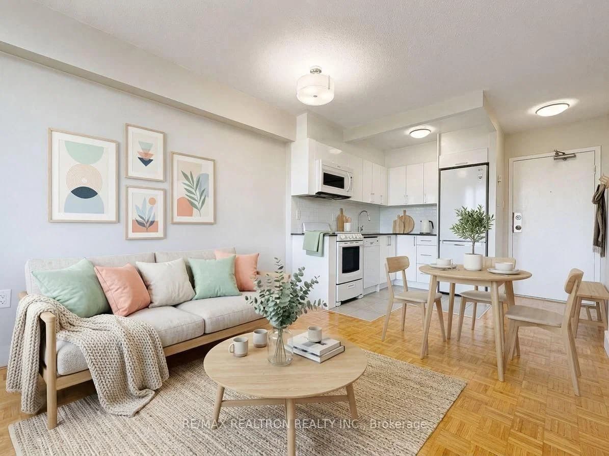 Photo of Bathurst Street in Toronto · Humewood-Cedarvale