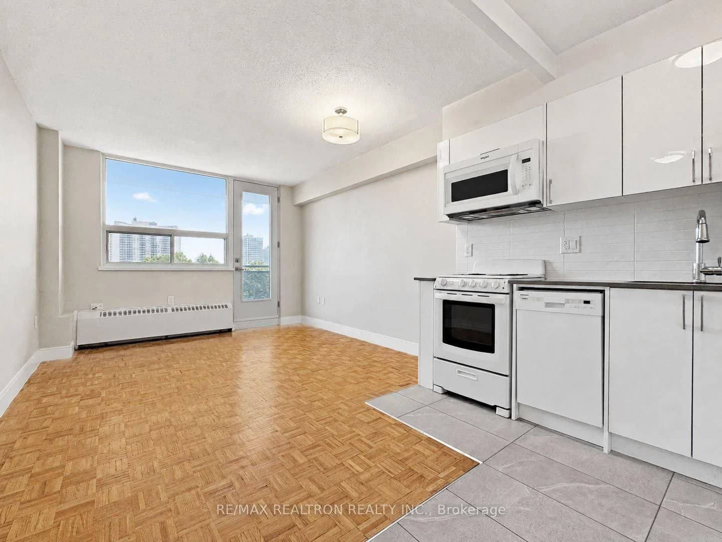 Bathurst Street in Toronto · Humewood-Cedarvale — photo 2