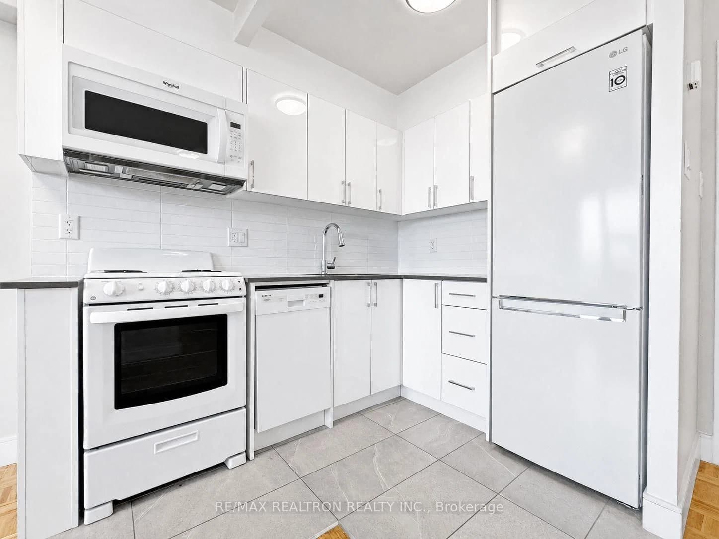 Bathurst Street in Toronto · Humewood-Cedarvale — photo 3