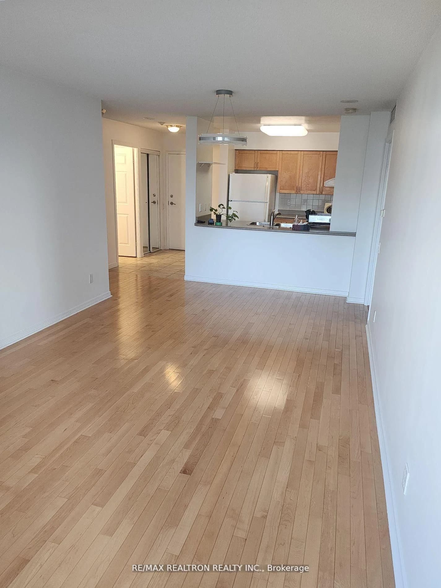 Empress Avenue in Toronto · Willowdale East — photo 2