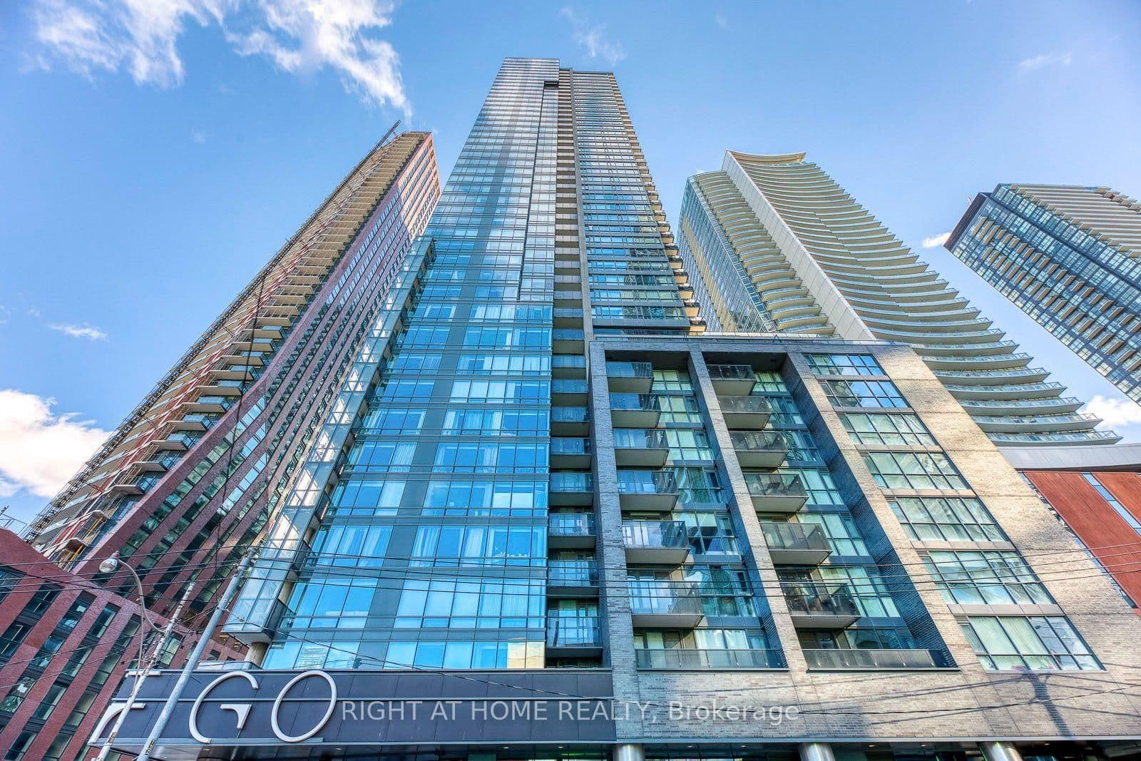 Adelaide Street in Toronto · Waterfront Communities C1 — photo 2