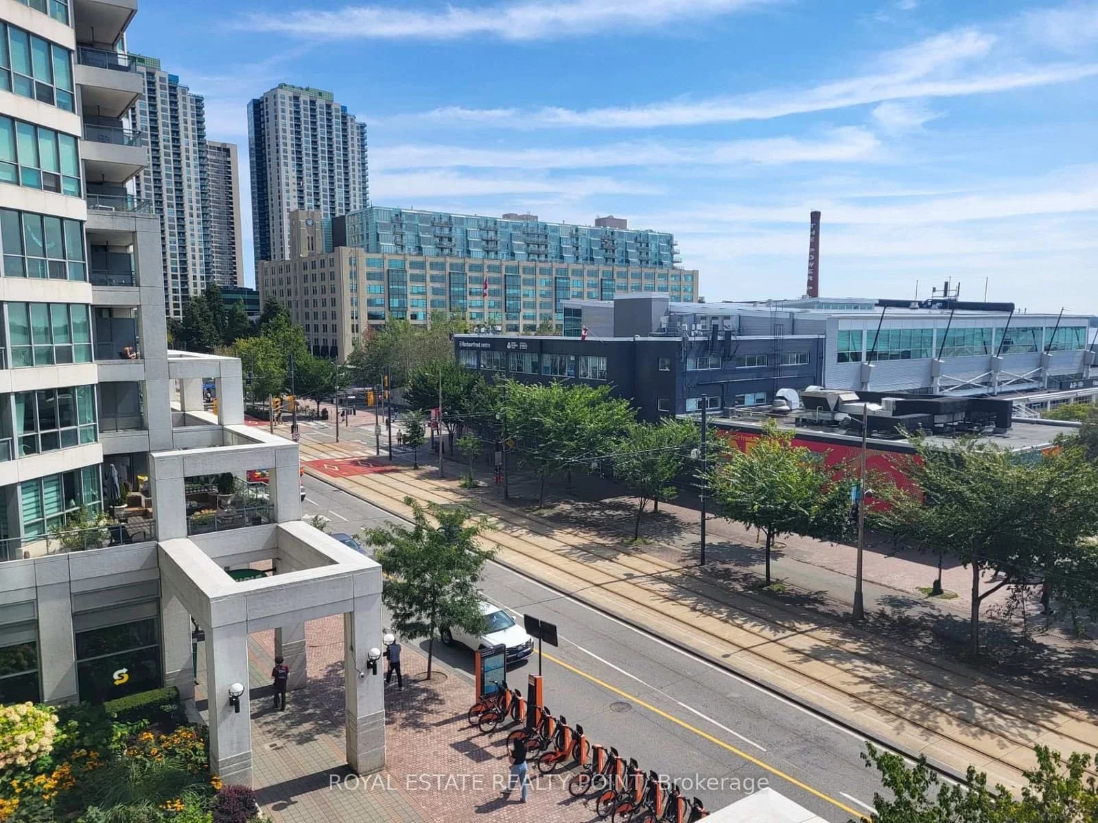 Queens Quay, # in Toronto · Waterfront Communities C1 — photo 2