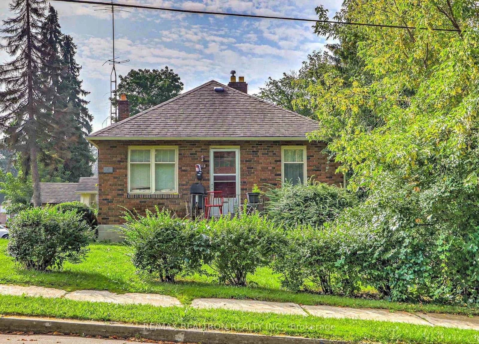 Harlandale Avenue in Toronto · Lansing-Westgate — photo 3