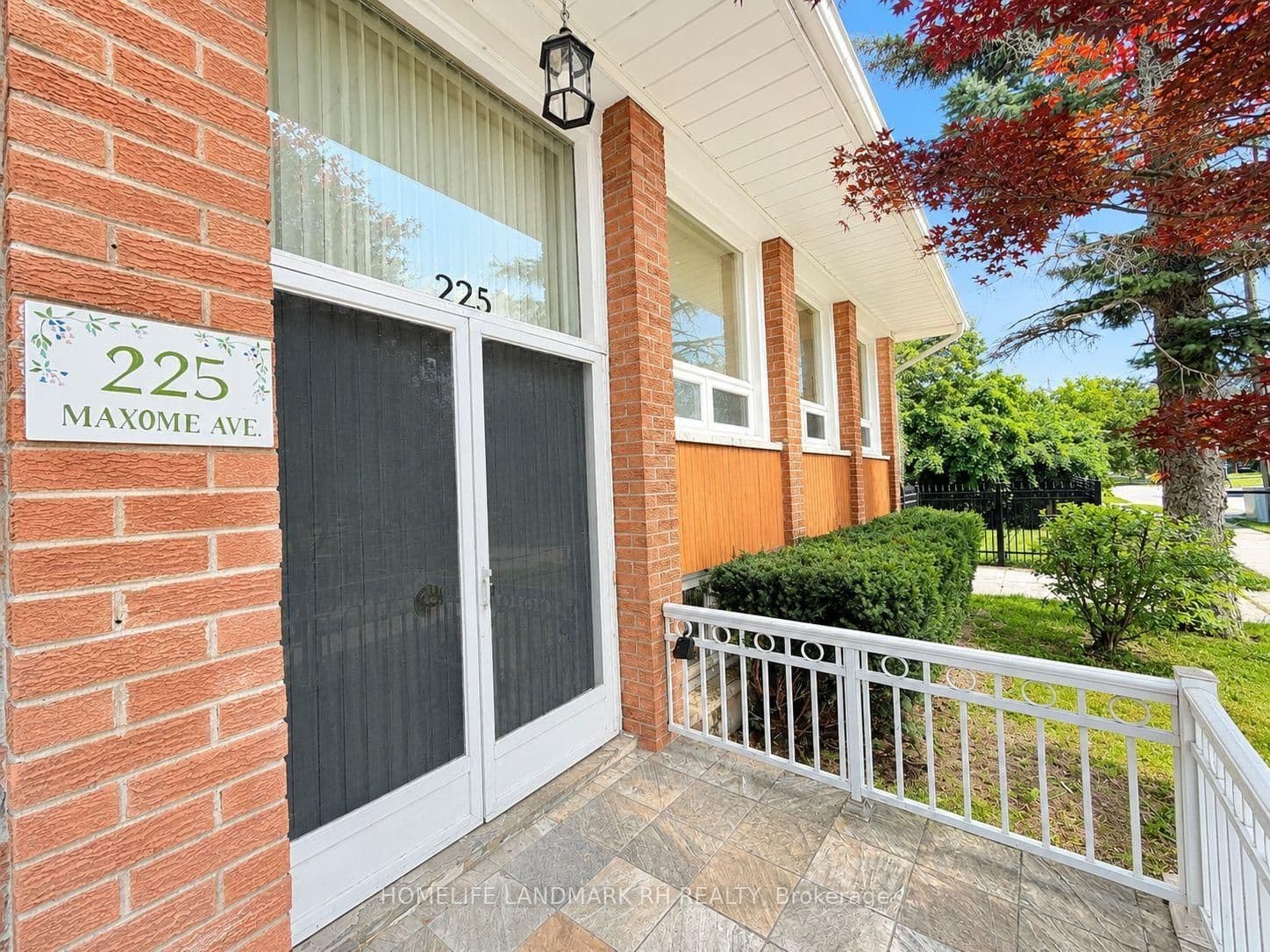 Maxome Avenue in Toronto · Newtonbrook East — photo 3