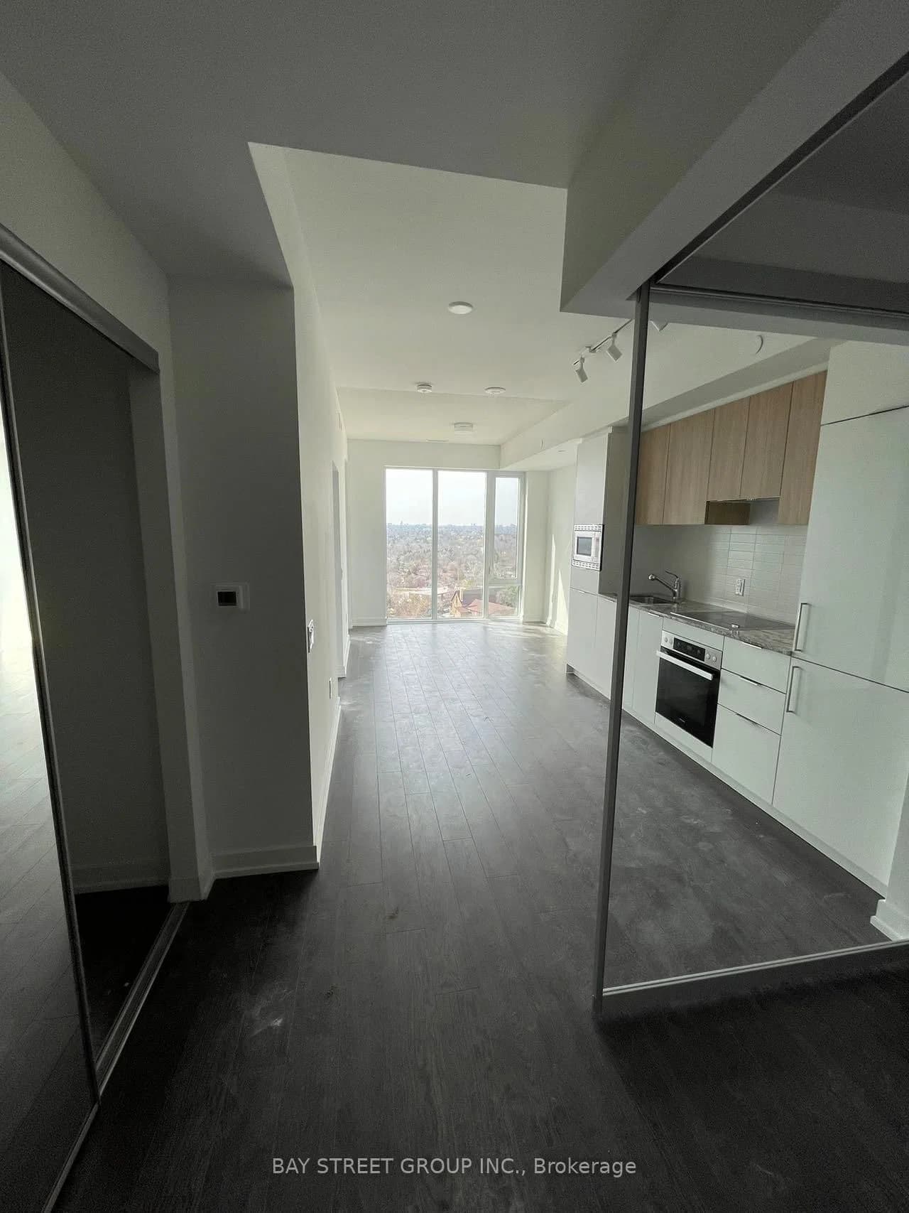 O'Neill Road in Toronto · Banbury-Don Mills — photo 2