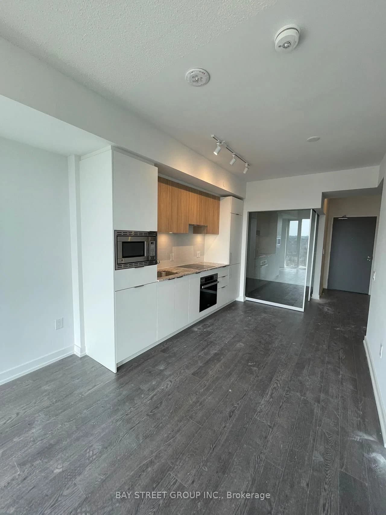 O'Neill Road in Toronto · Banbury-Don Mills — photo 3