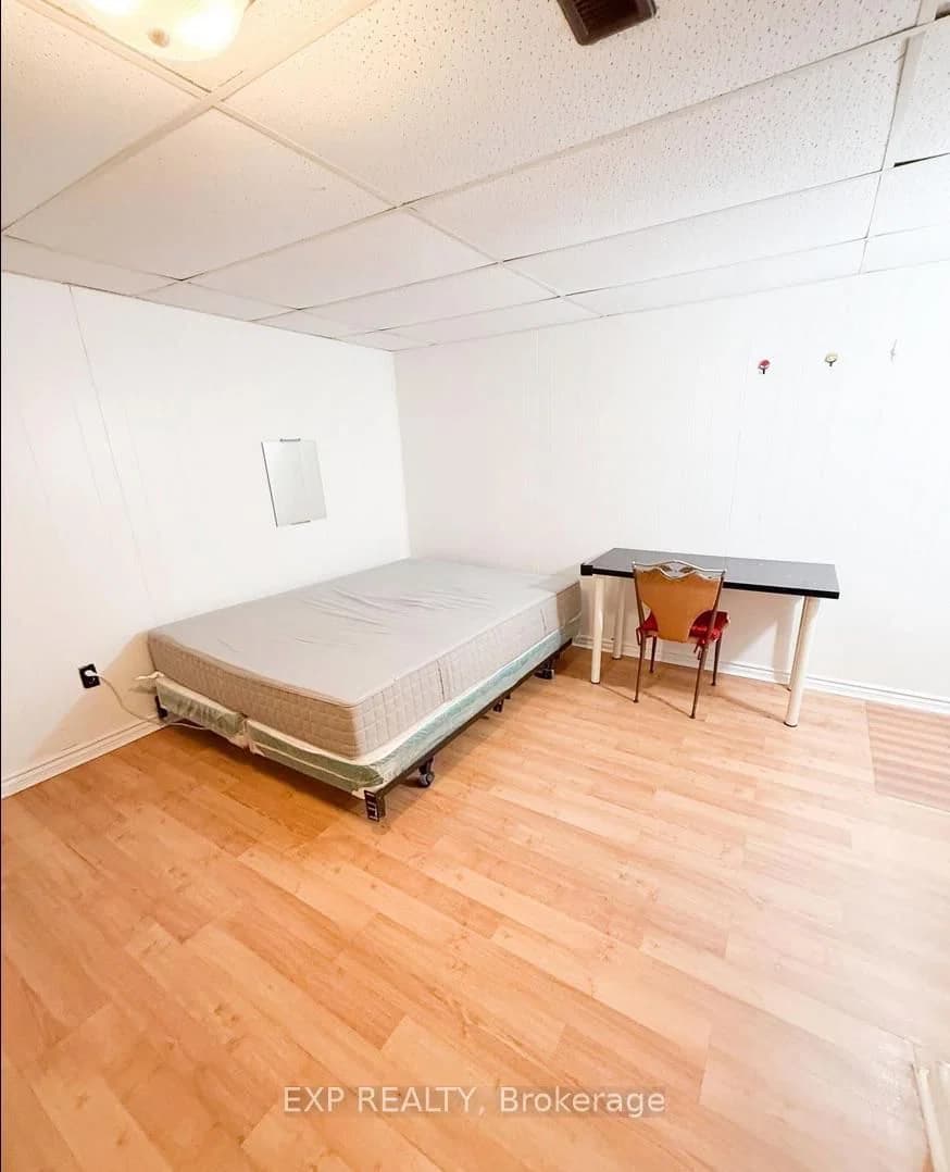 Drewry Avenue ROOM 1 in Toronto · Newtonbrook West — photo 2