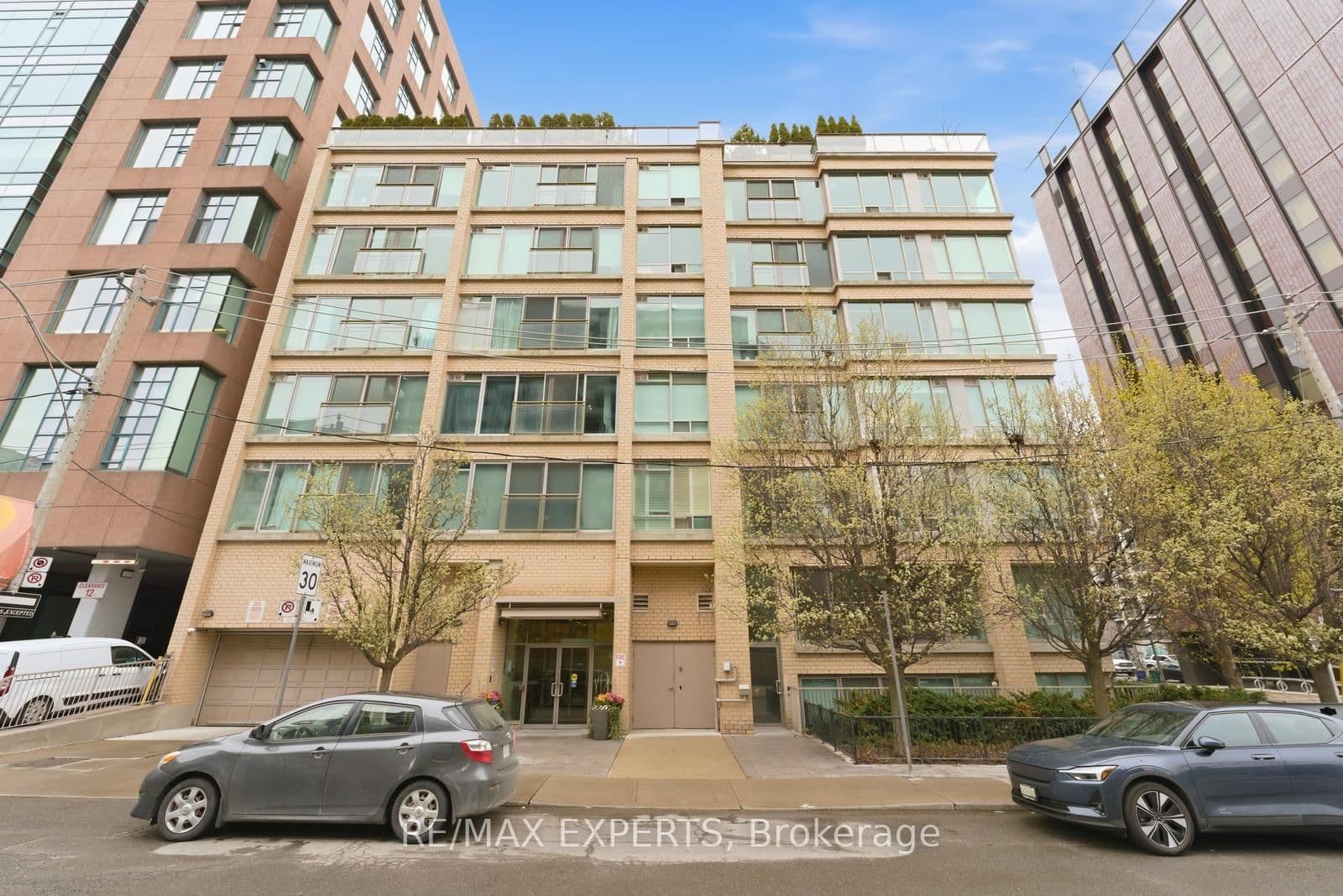 Camden Street in Toronto · Waterfront Communities C1 — photo 3