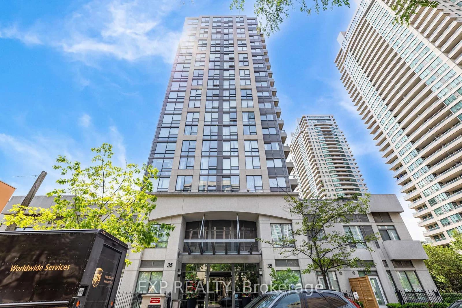 Photo of Hollywood Avenue in Toronto · Willowdale East