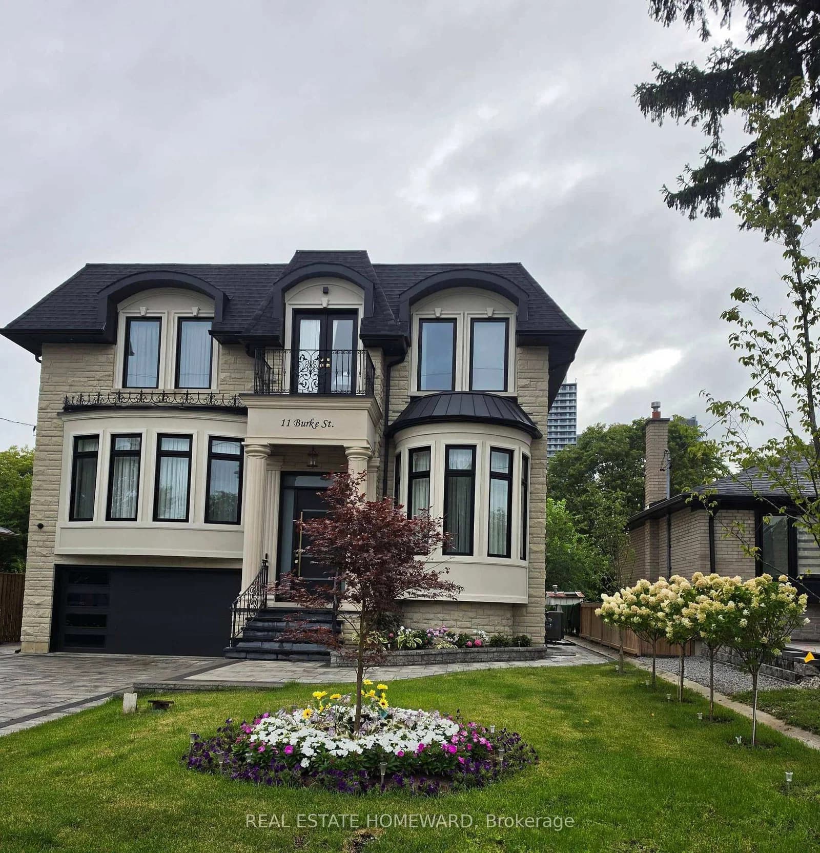 Photo of Burke Street level in Toronto · Newtonbrook West