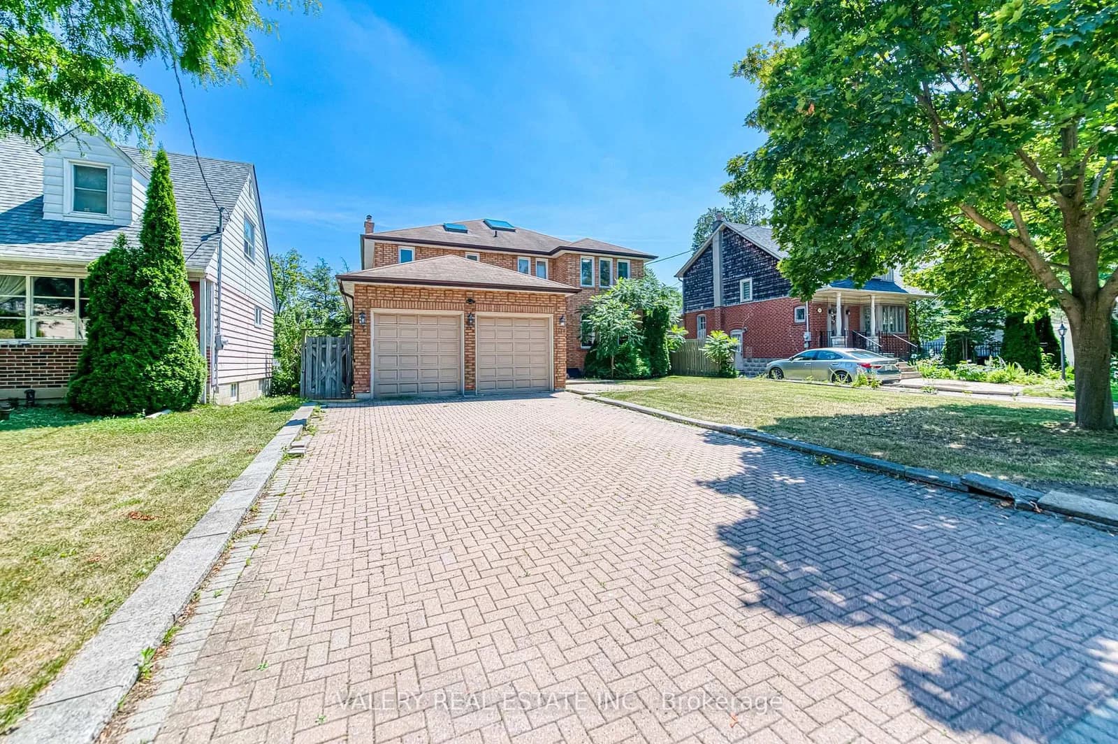 Holmes Avenue in Toronto · Willowdale East — photo 2