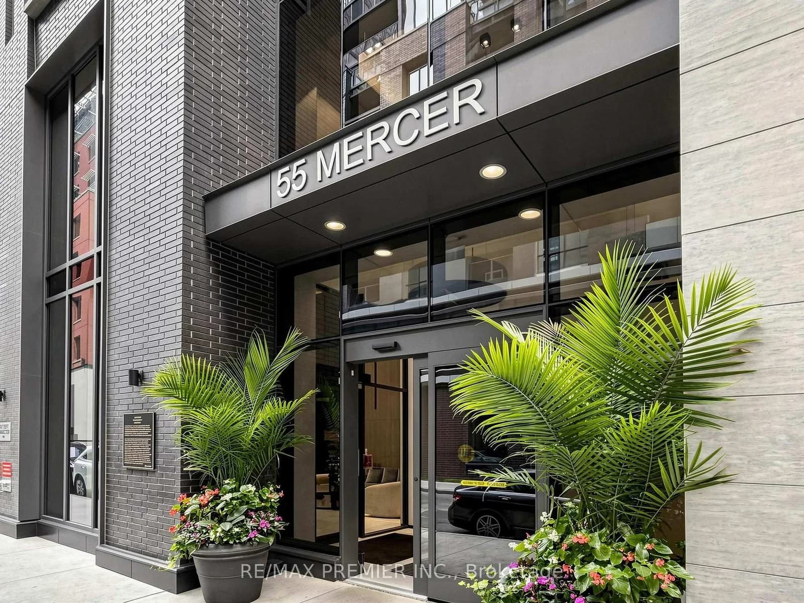 Photo of Mercer Street in Toronto · Waterfront Communities C1