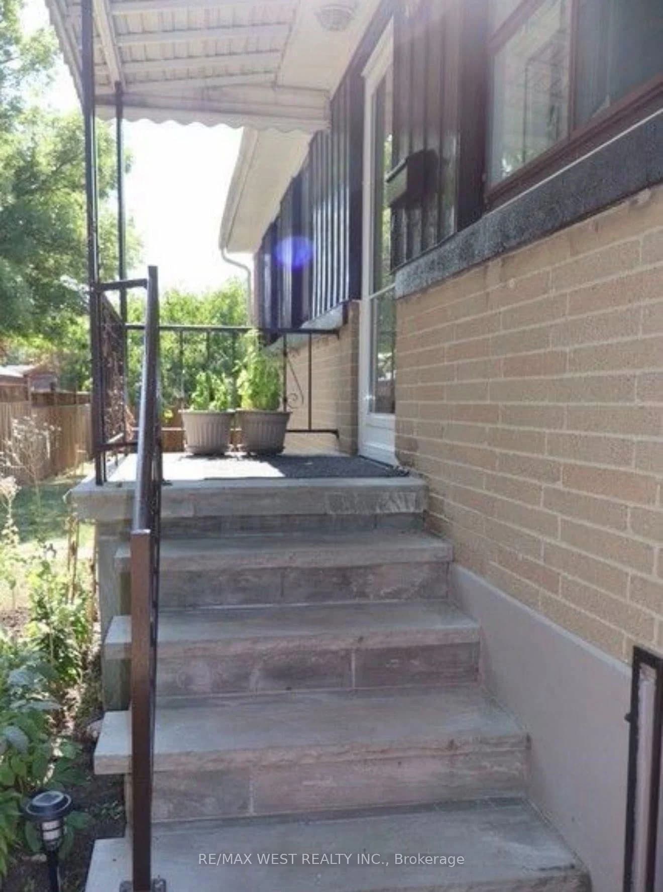 Drewry Avenue in Toronto · Newtonbrook West — photo 2