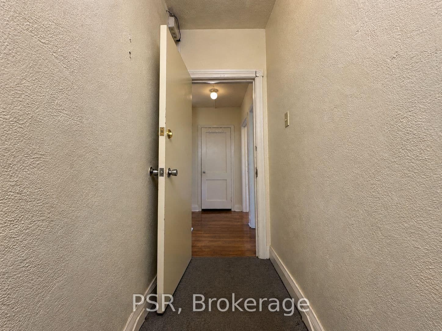 Vaughan Road Upper in Toronto · Humewood-Cedarvale — photo 3