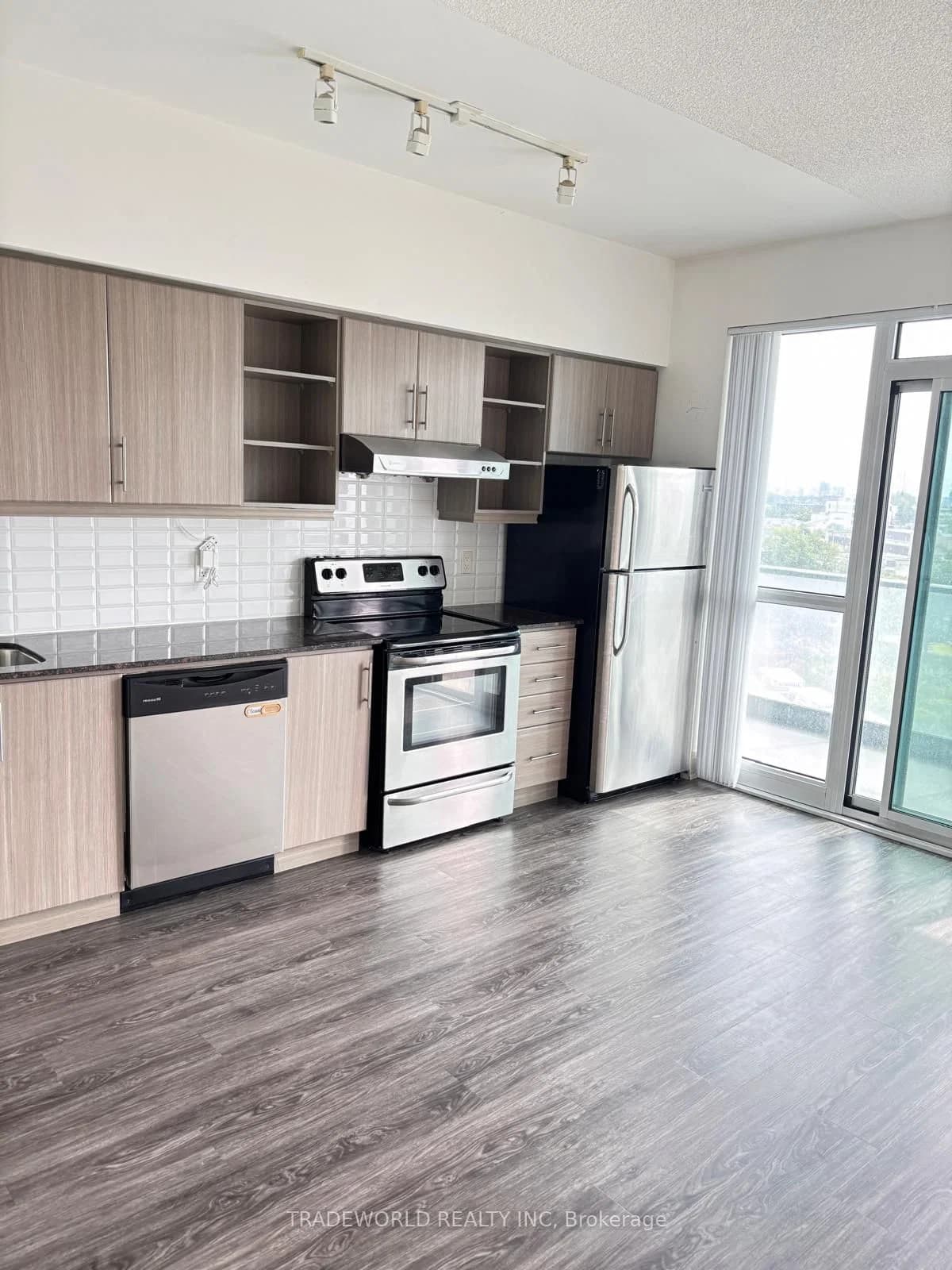 Vanderhoof Avenue in Toronto · Thorncliffe Park — photo 2