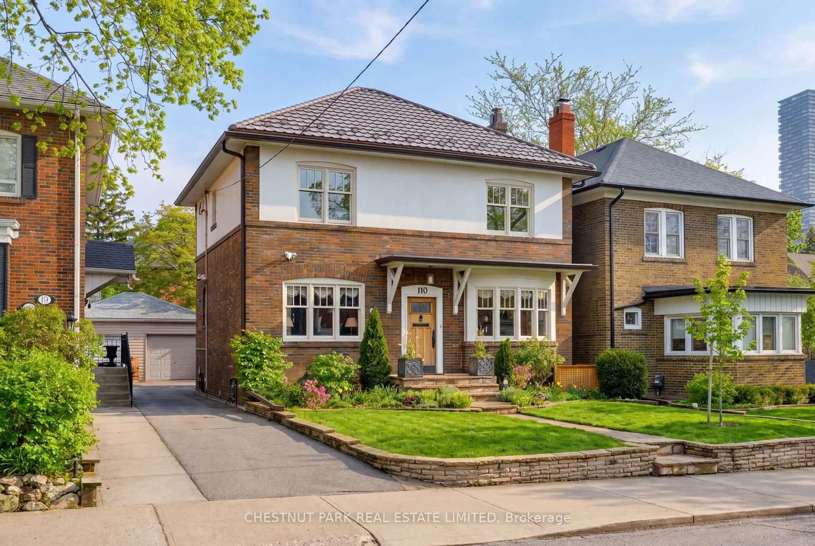 Photo of Hillsdale Avenue in Toronto · Yonge-Eglinton