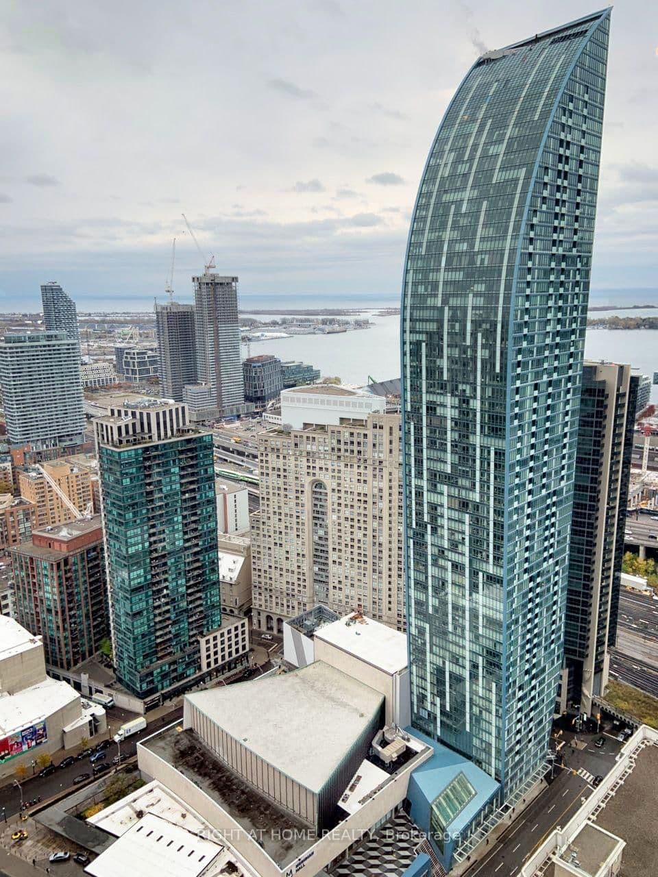 The Esplanade in Toronto · Waterfront Communities C8 — photo 3