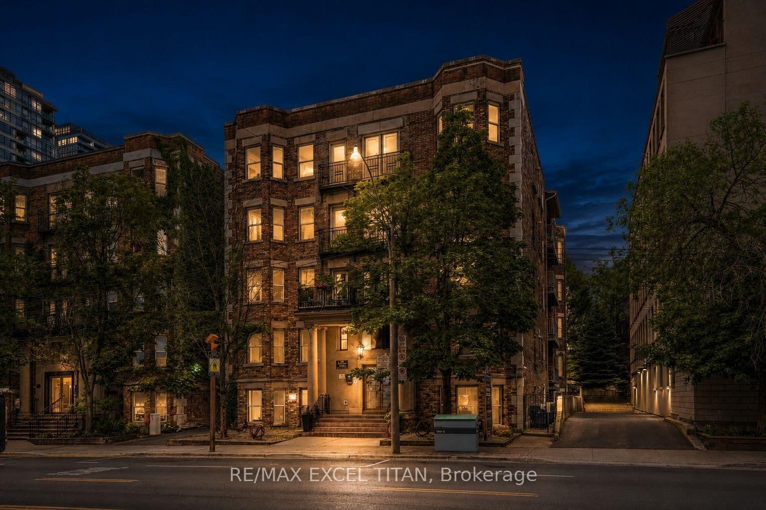 Photo of Jarvis Street in Toronto · Church-Yonge Corridor