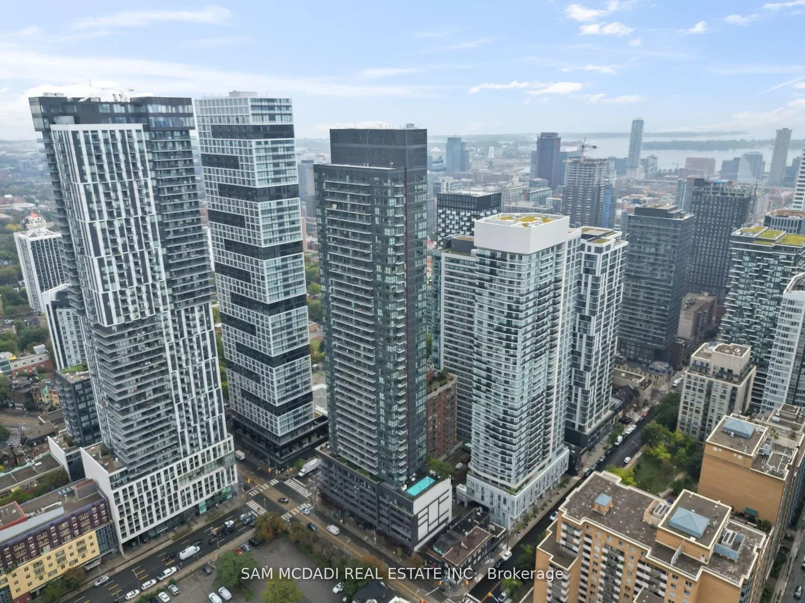 Photo of Dundas Street in Toronto · Church-Yonge Corridor