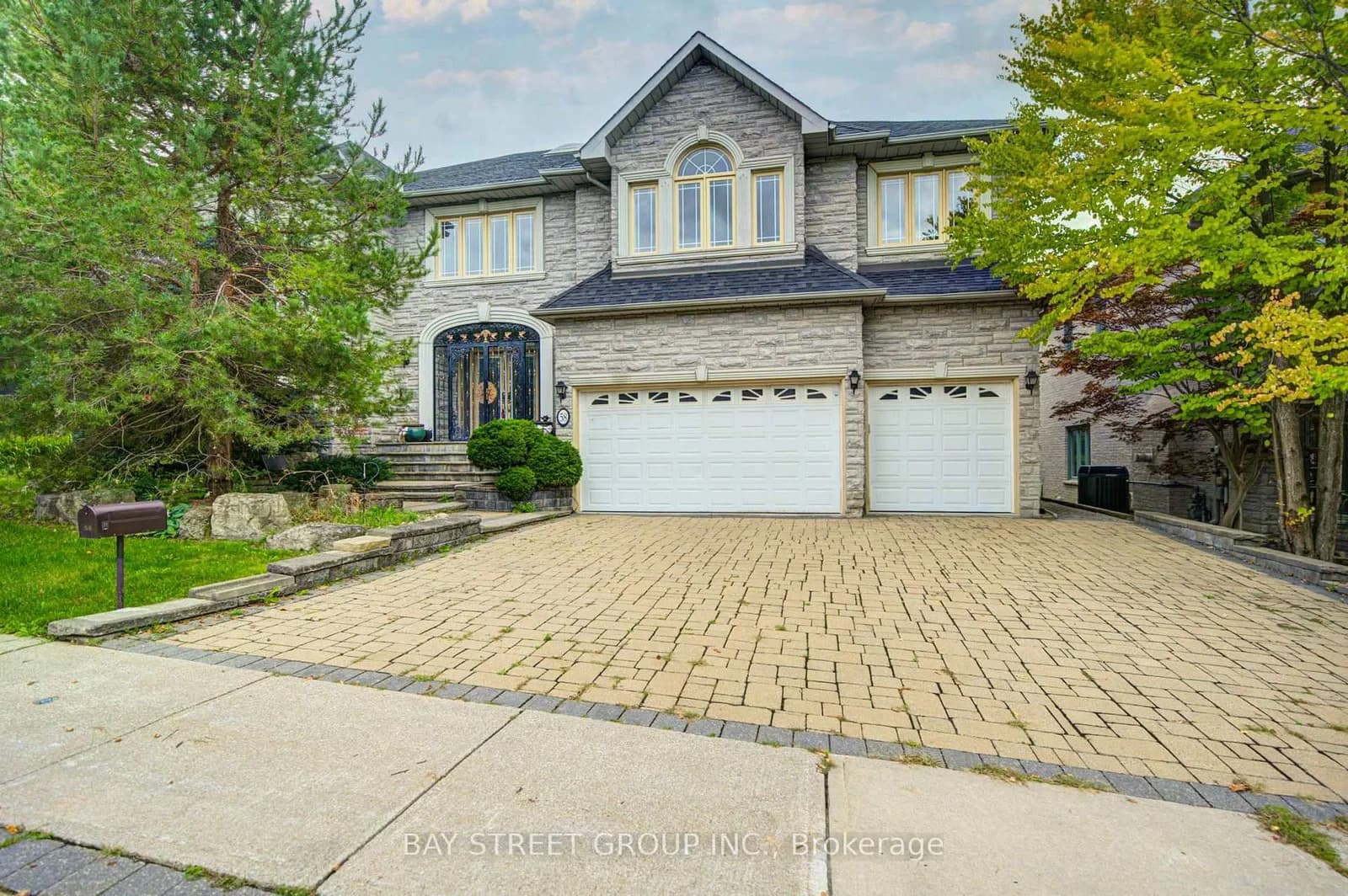 Photo of Bowan Court in Toronto · Bayview Woods-Steeles