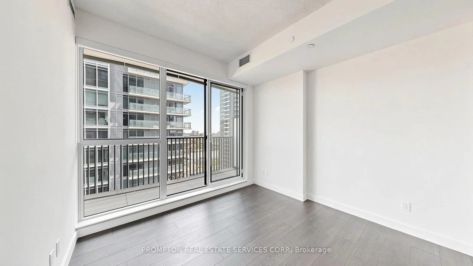 Esther Shiner Boulevard in Toronto · Bayview Village — photo 3